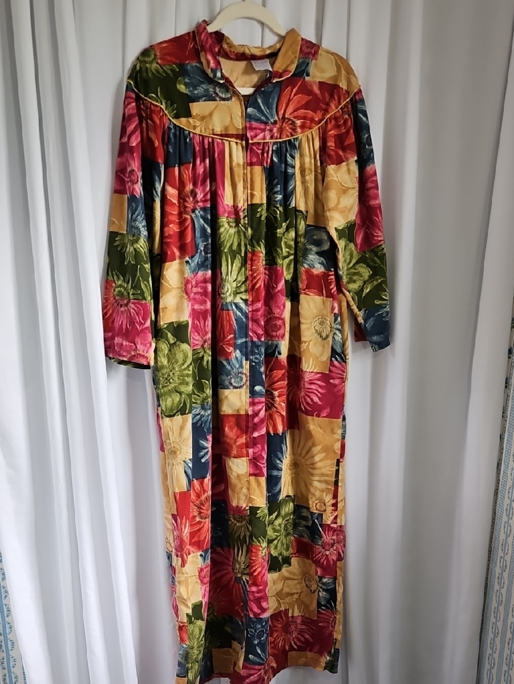 Vintage Carolee Long Floral Red, Pink, Green, Blue, and Gold Patchwork Robe - S